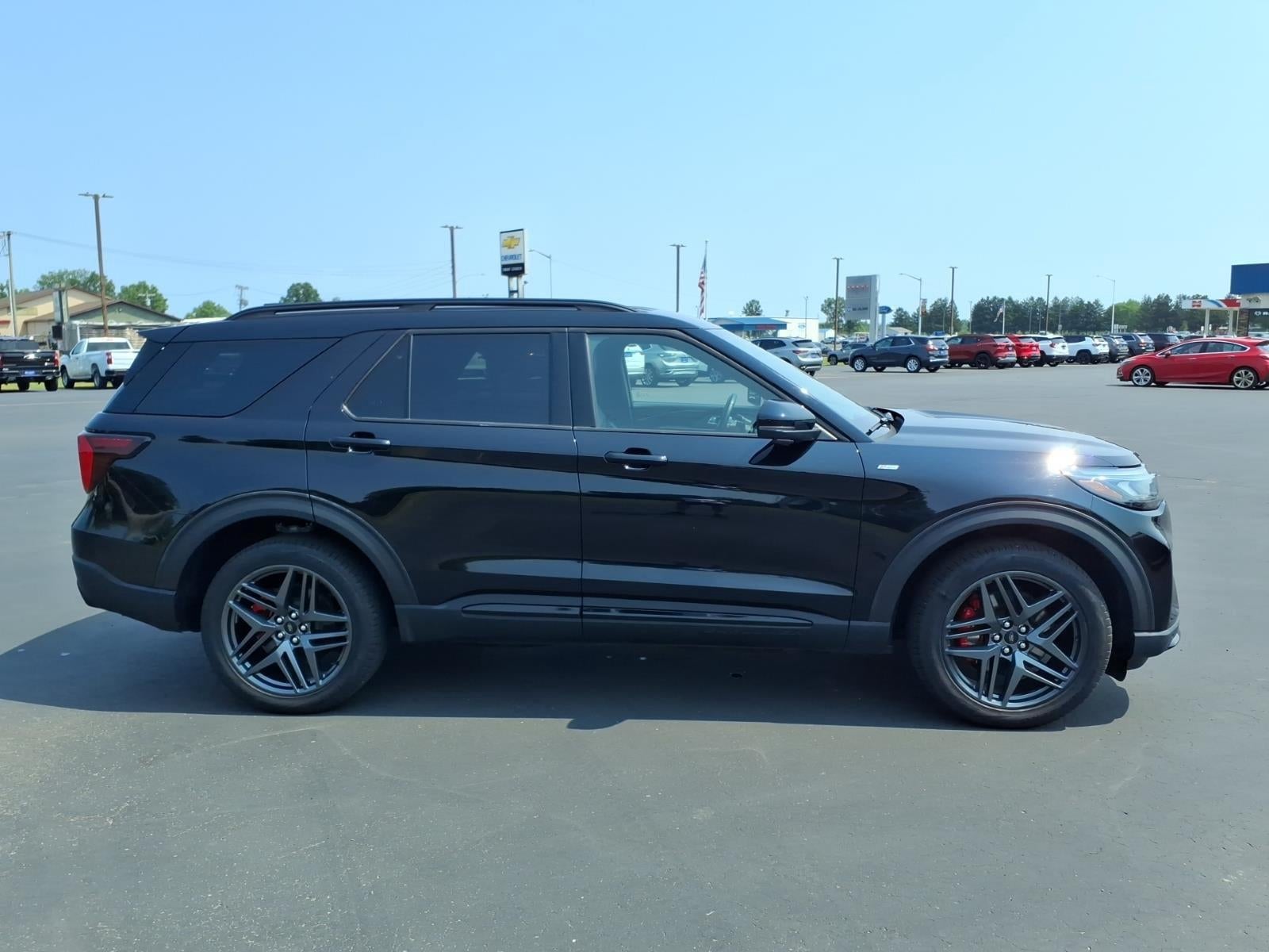 2025 Ford Explorer ST-Line