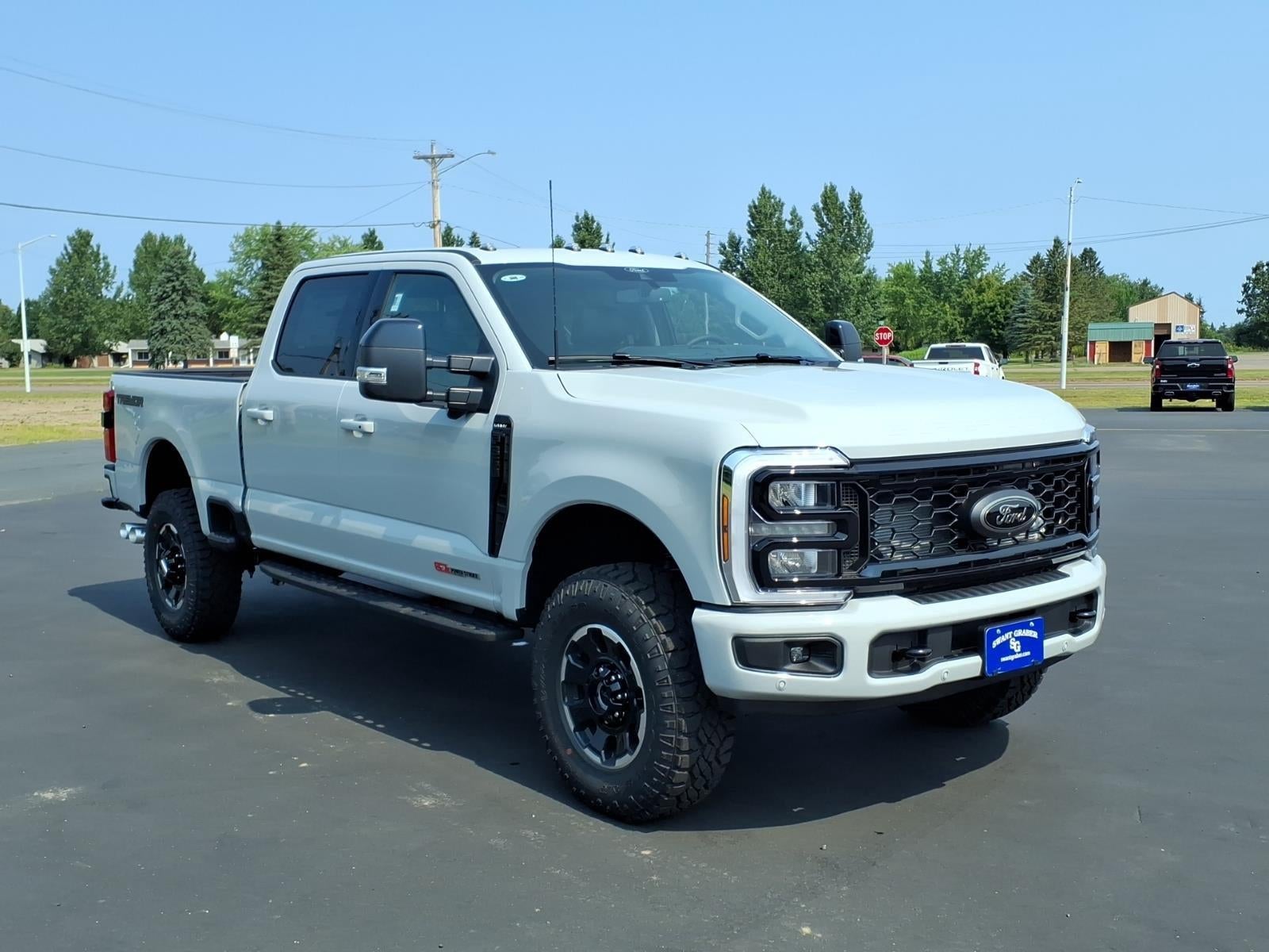 2026 Ford Super Duty F-350 SRW LARIAT