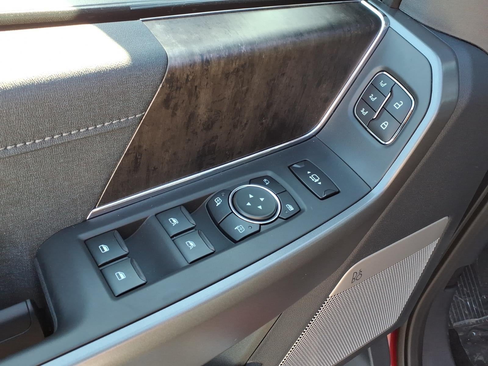 2027 Ford Super Duty F-350 SRW LARIAT