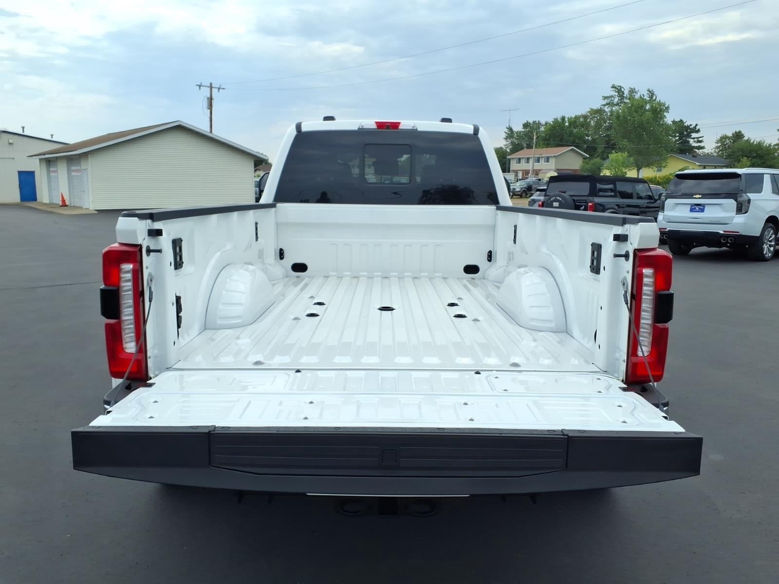 2026 Ford Super Duty F-350 Drw XLT