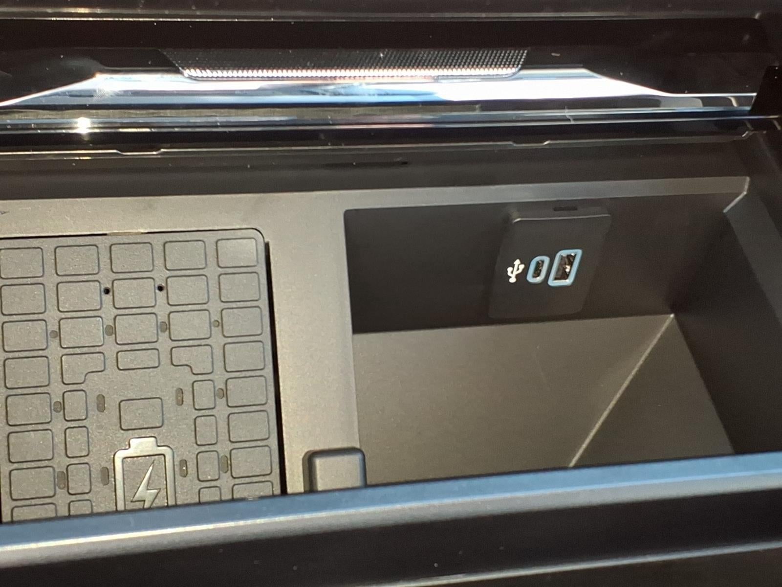 2027 Ford Super Duty F-450 DRW Lariat