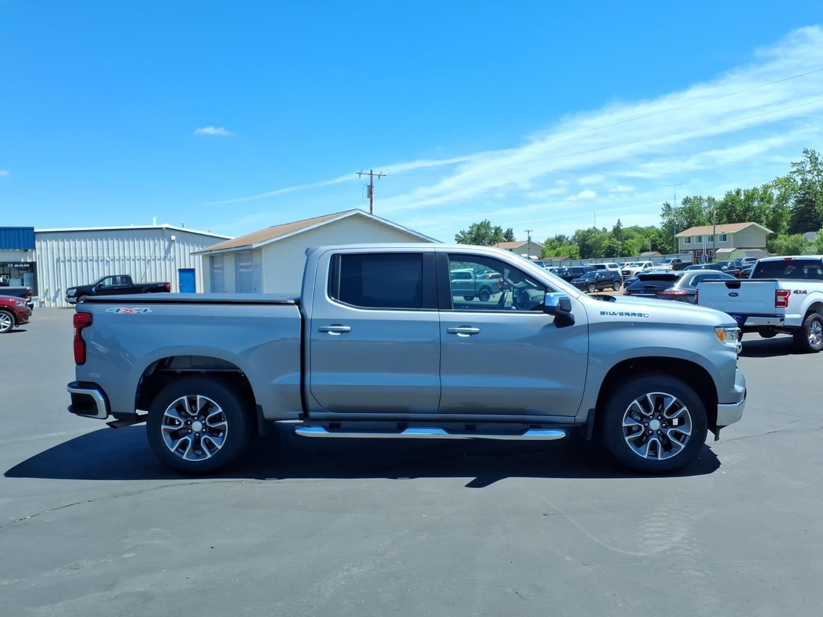 2024 Chevrolet Silverado 1500 4WD Crew Cab Short Bed LT