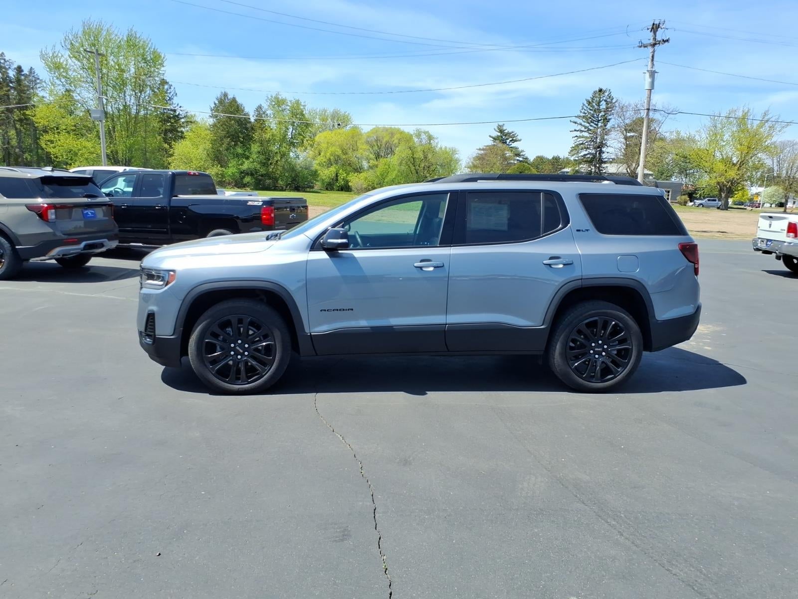 2023 GMC Acadia SLT