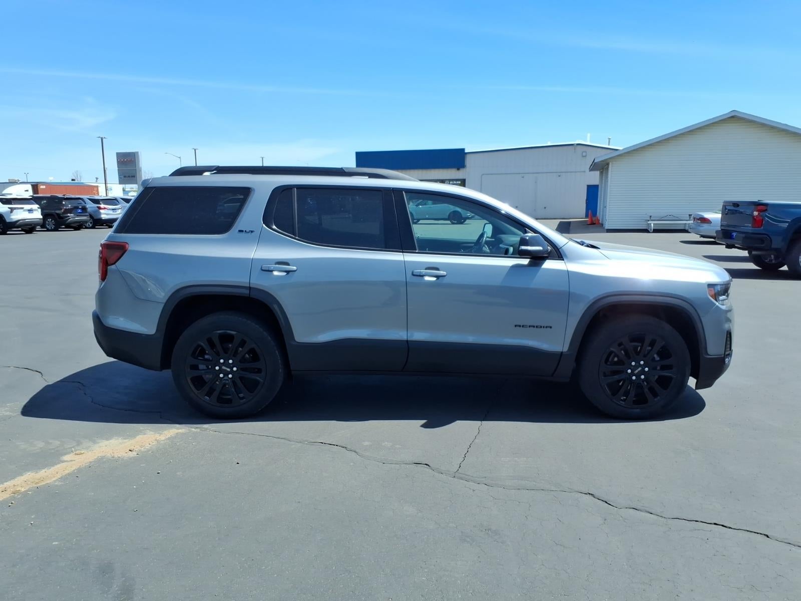 2023 GMC Acadia SLT