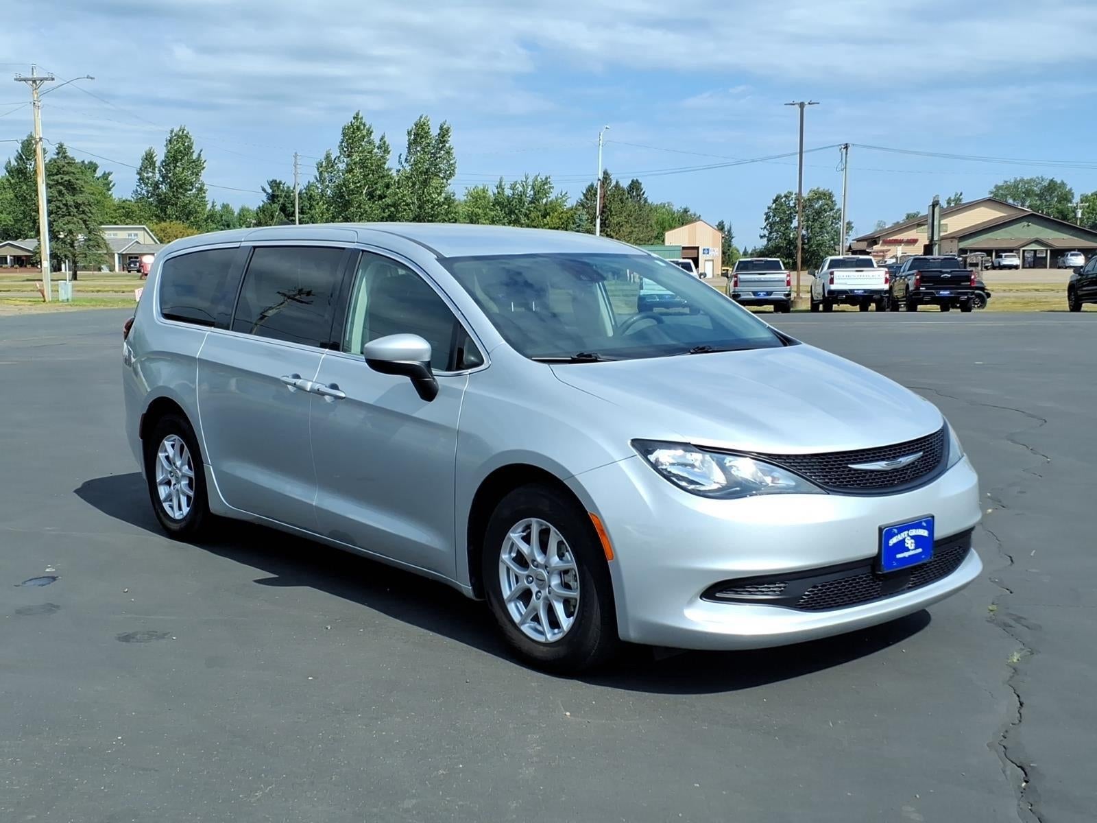 2023 Chrysler Voyager LX