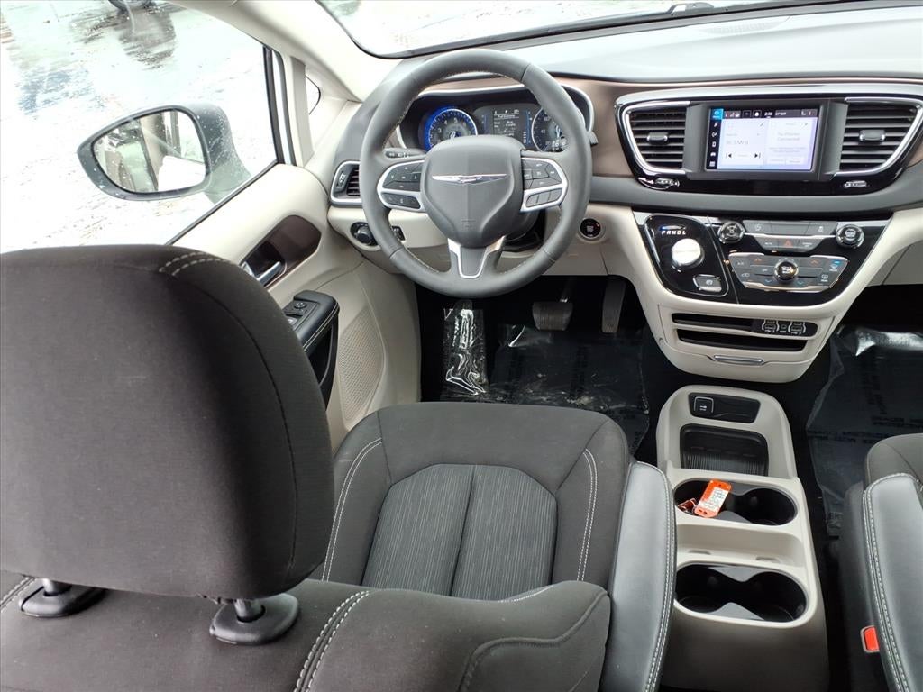 2024 Chrysler Voyager LX