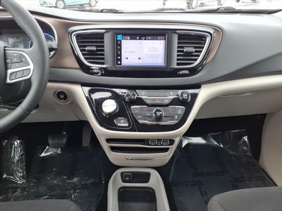 2024 Chrysler Voyager LX