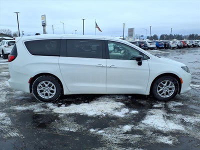2024 Chrysler Voyager LX
